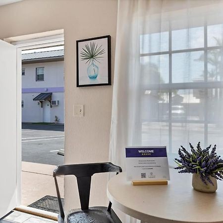 Located By The Beach 1 Bedroom With Parking And Pool Clearwater Exteriér fotografie