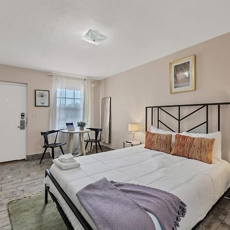 Located By The Beach 1 Bedroom With Parking And Pool Clearwater Exteriér fotografie