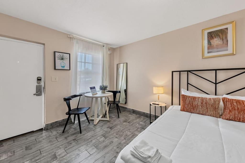 Located By The Beach 1 Bedroom With Parking And Pool Clearwater Exteriér fotografie
