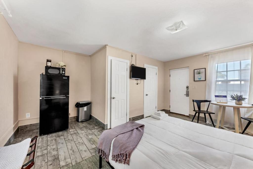 Located By The Beach 1 Bedroom With Parking And Pool Clearwater Exteriér fotografie